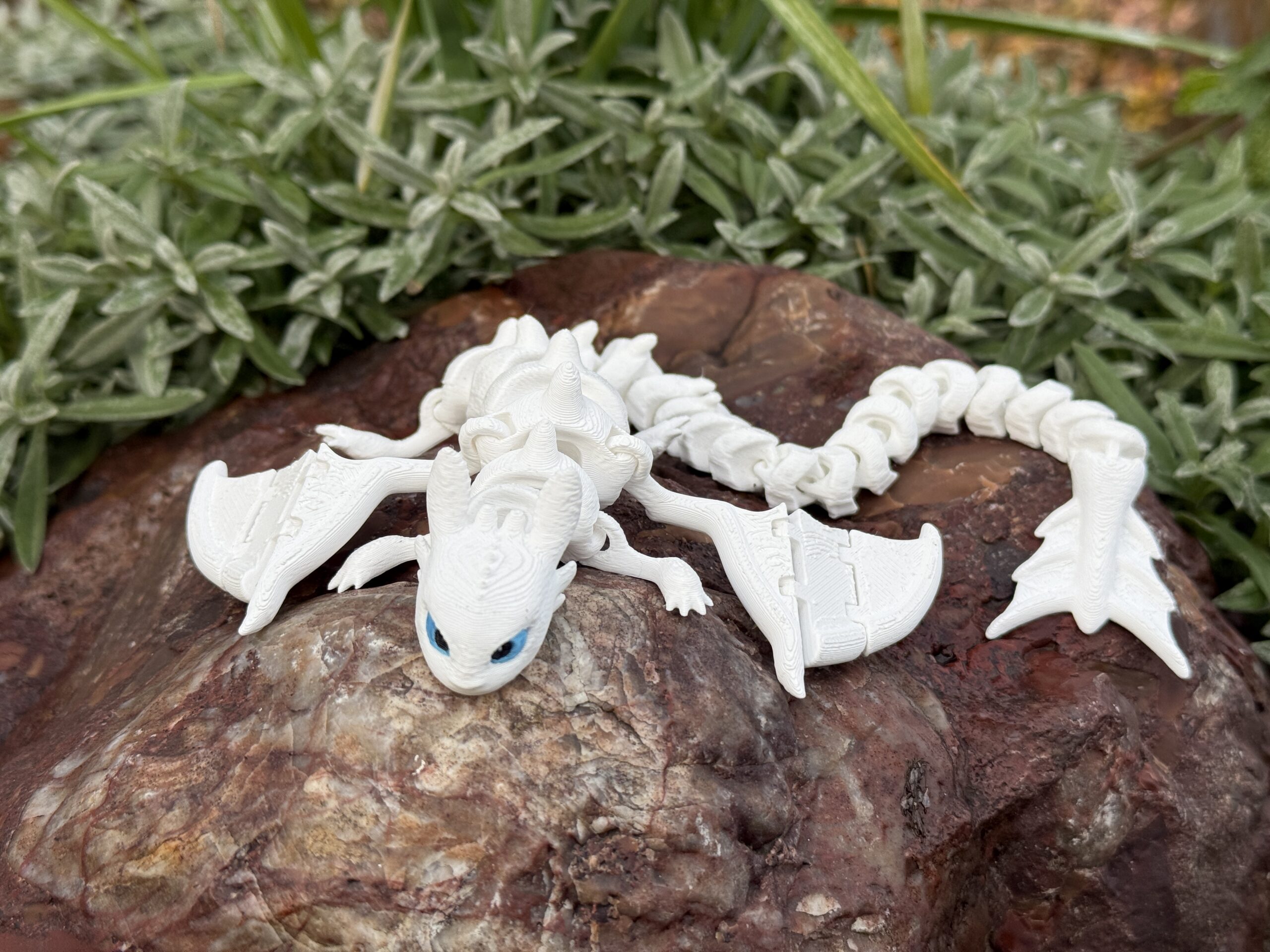 Biała Furia 3D 30 cm– przegubowa figurka inspirowana „Jak wytresować smoka” - obrazek 5