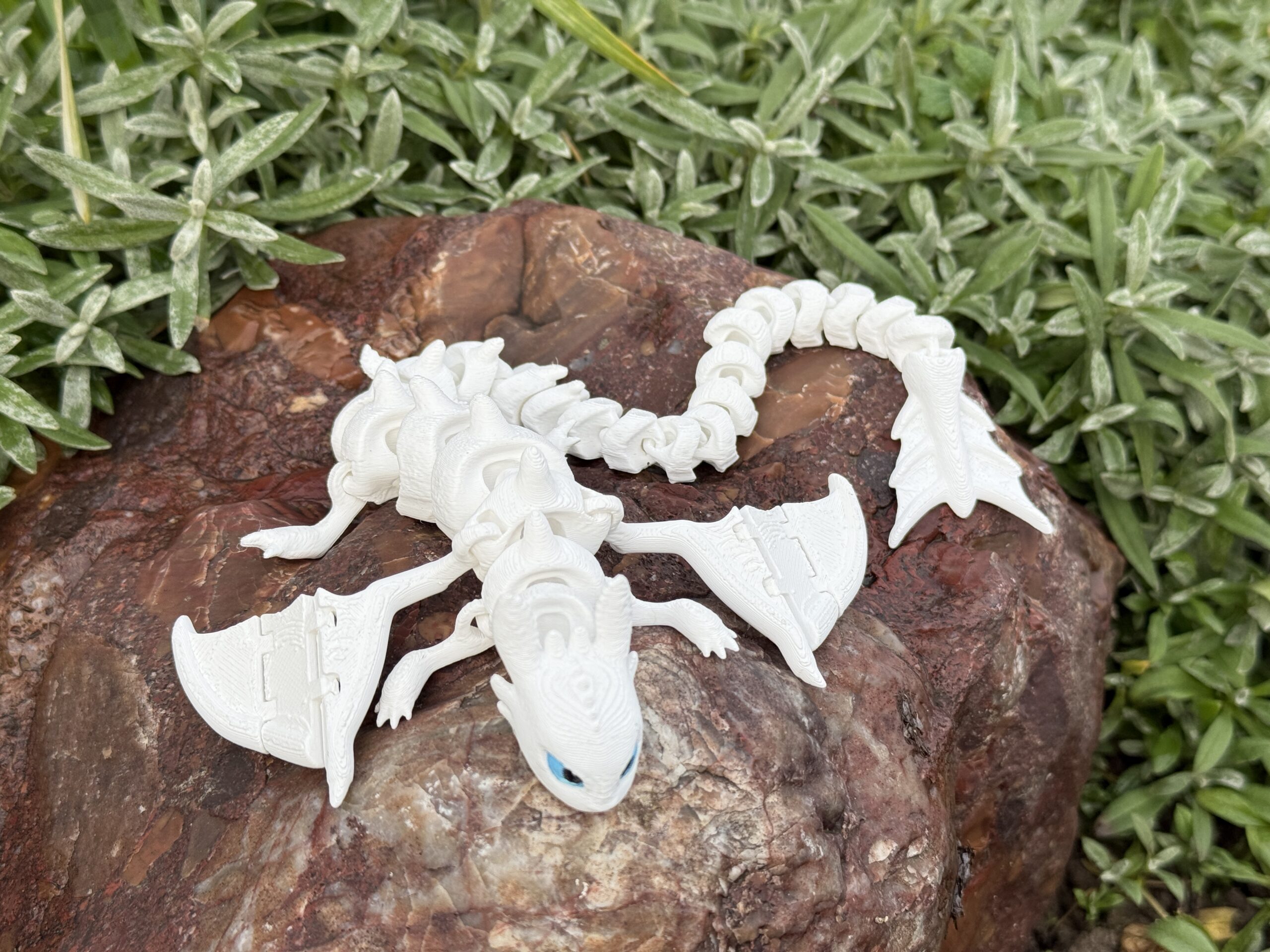 Biała Furia 3D 30 cm– przegubowa figurka inspirowana „Jak wytresować smoka” - obrazek 6