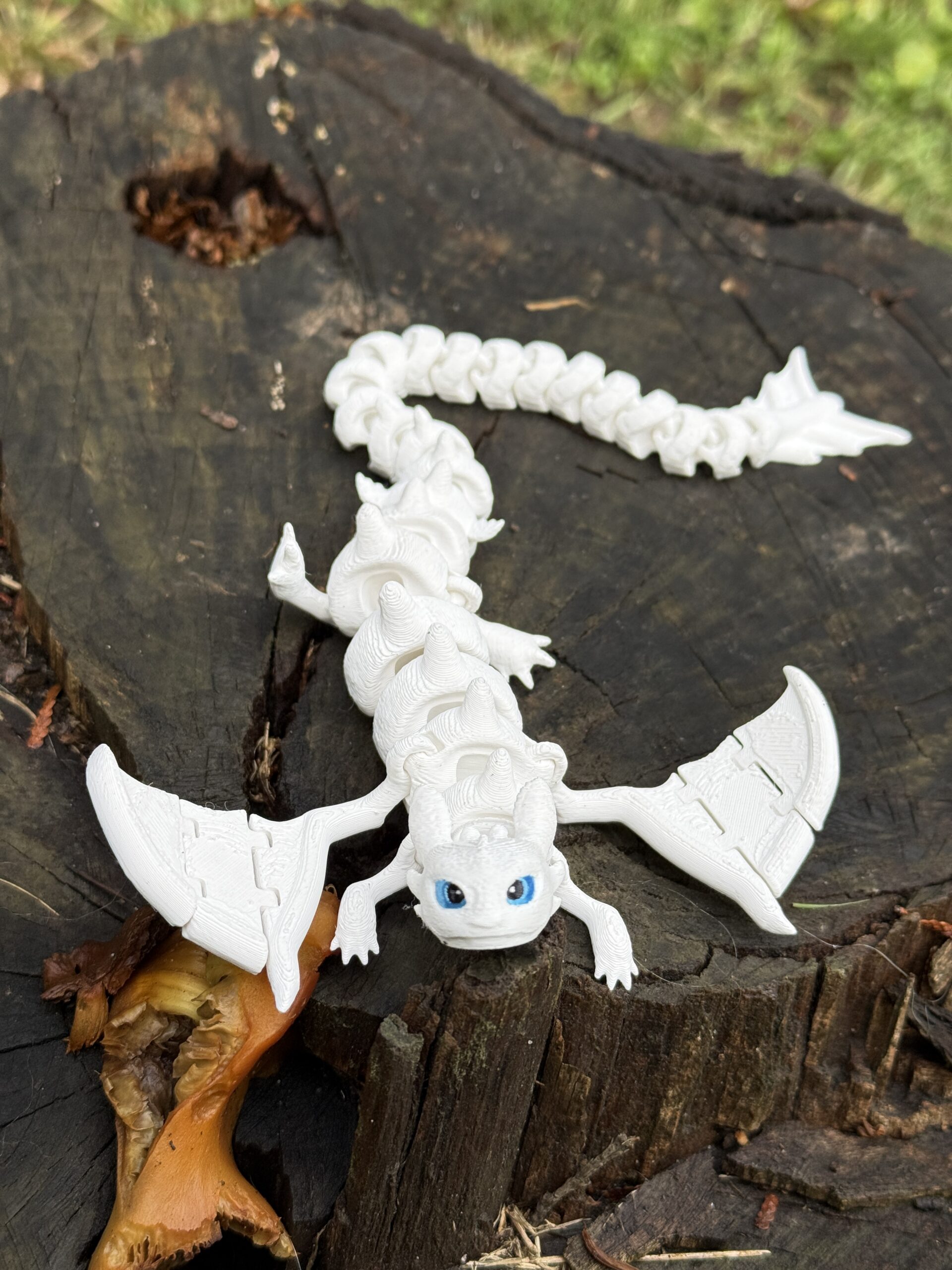 Biała Furia 3D 30 cm– przegubowa figurka inspirowana „Jak wytresować smoka” - obrazek 11