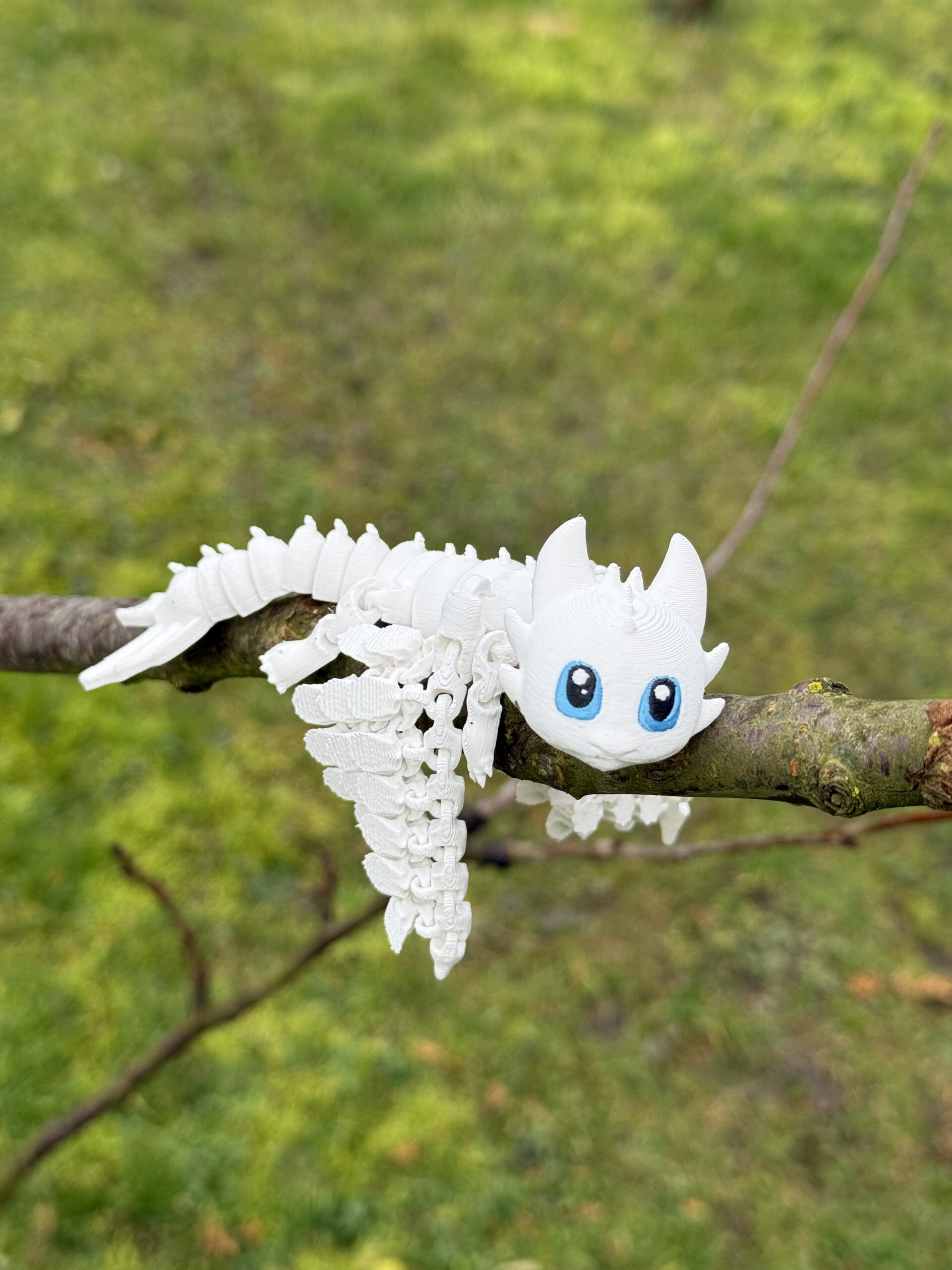 Biała Furia 3D – przegubowa figurka inspirowana „Jak wytresować smoka” - obrazek 8