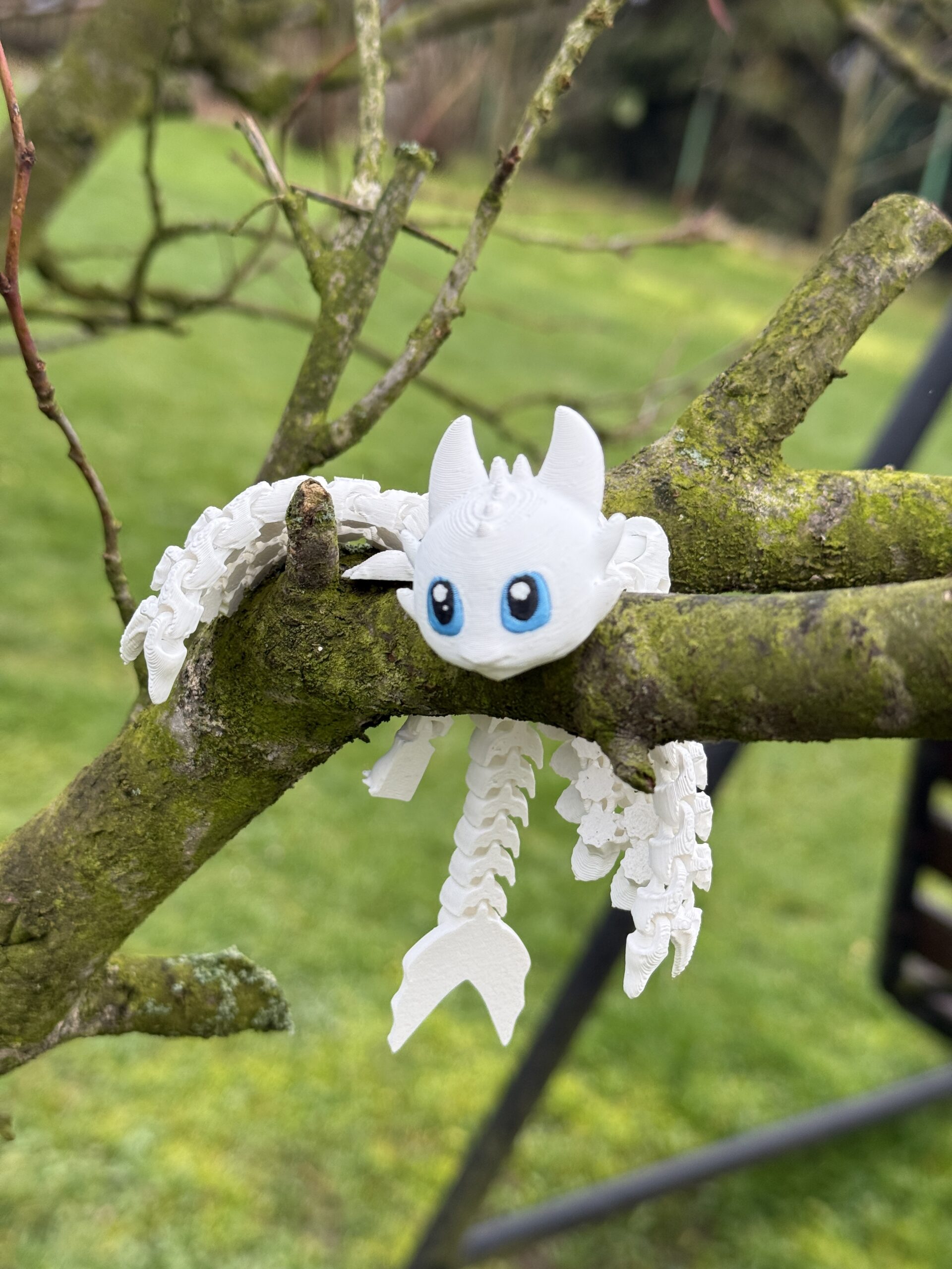 Biała Furia 3D – przegubowa figurka inspirowana „Jak wytresować smoka” - obrazek 9