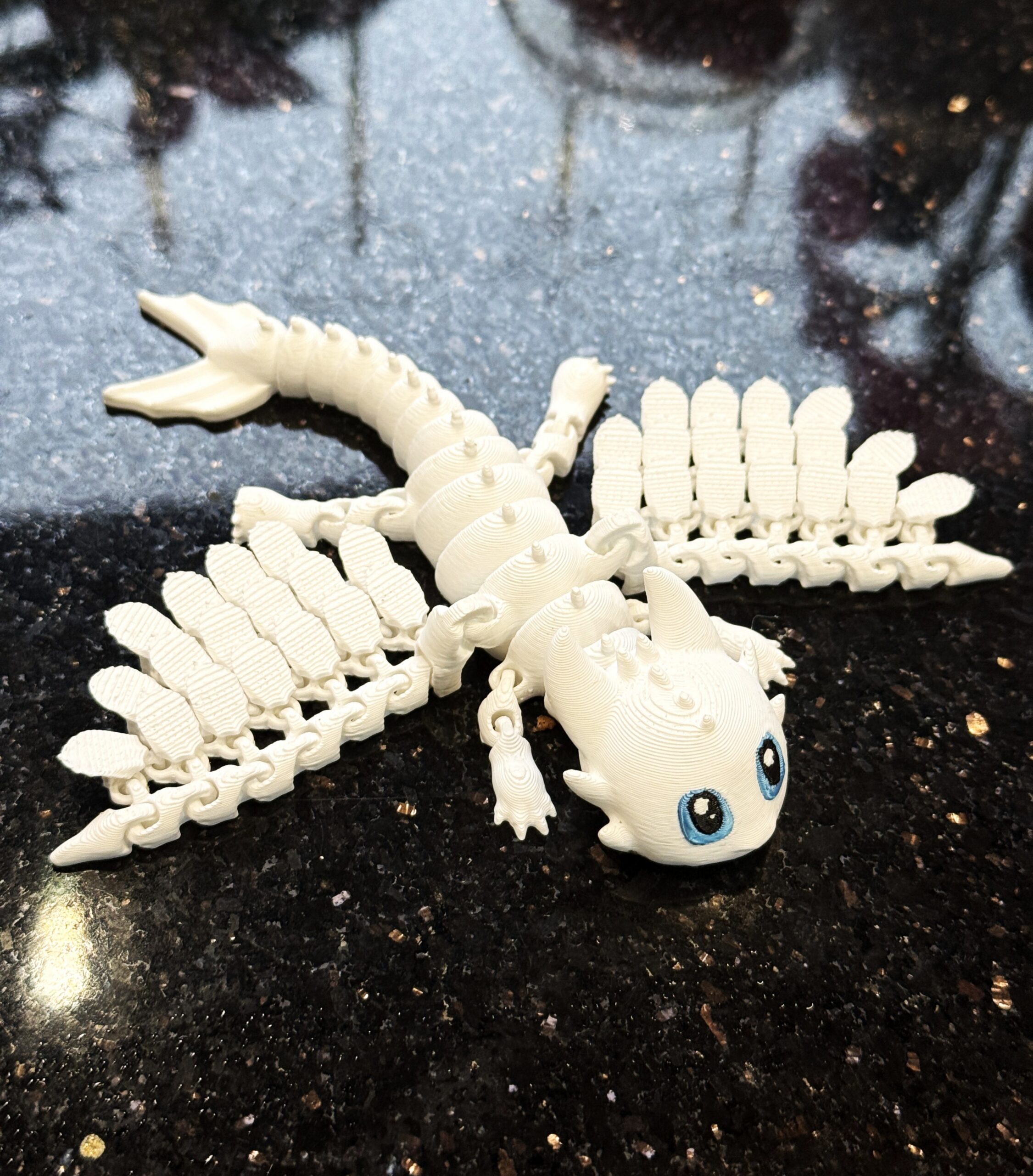 Biała Furia 3D – przegubowa figurka inspirowana „Jak wytresować smoka” - obrazek 10