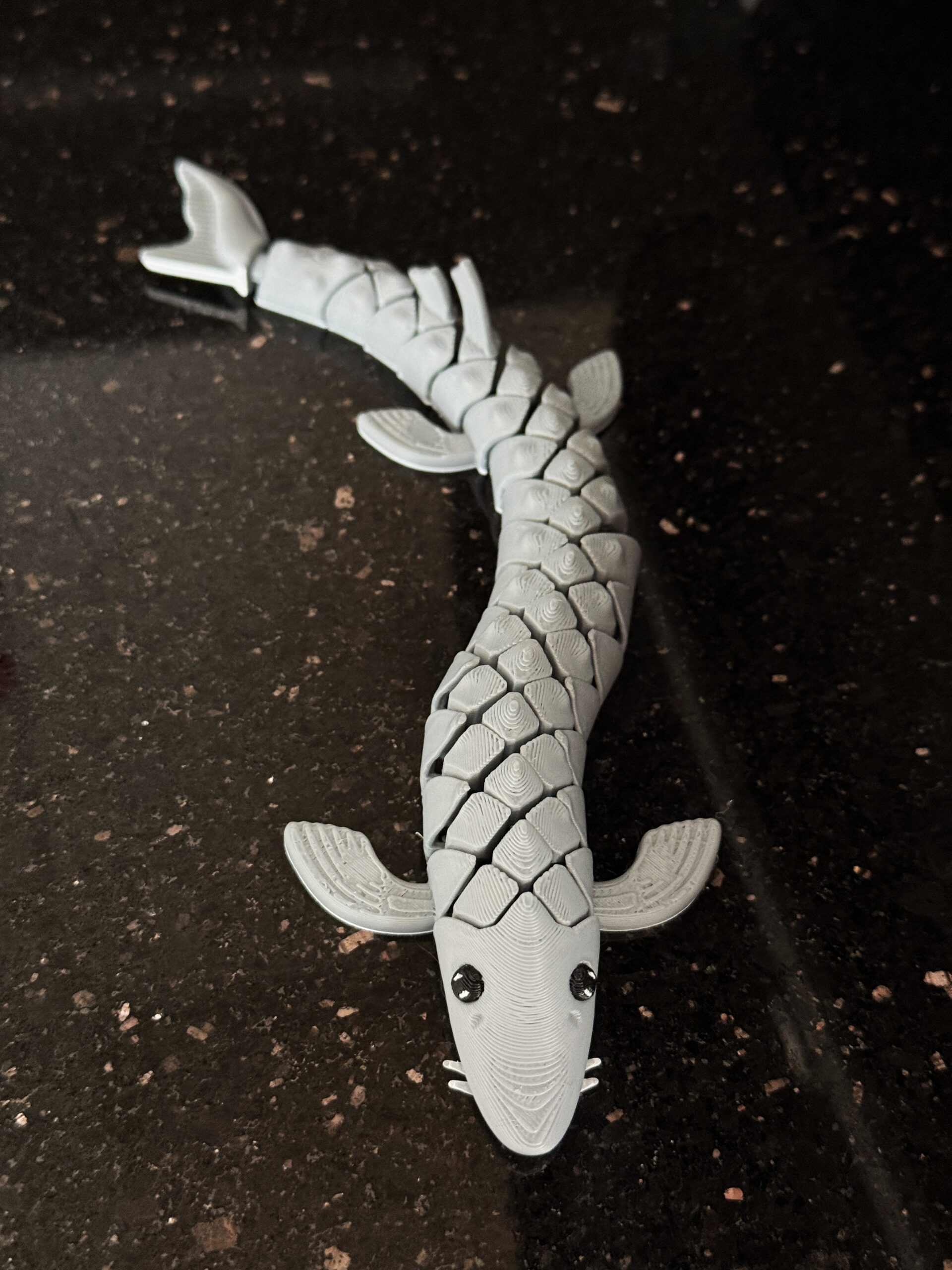 Segmentowa ryba Jesiotr 3D– figurka segmentowa, ruchoma 20 cm, zabawka - obrazek 4