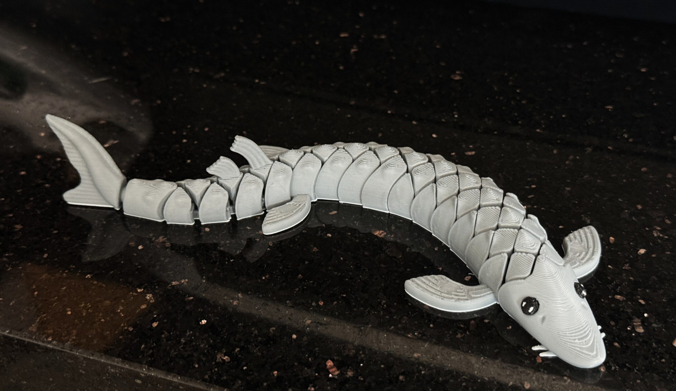 Segmentowa ryba Jesiotr 3D– figurka segmentowa, ruchoma 20 cm, zabawka - obrazek 6