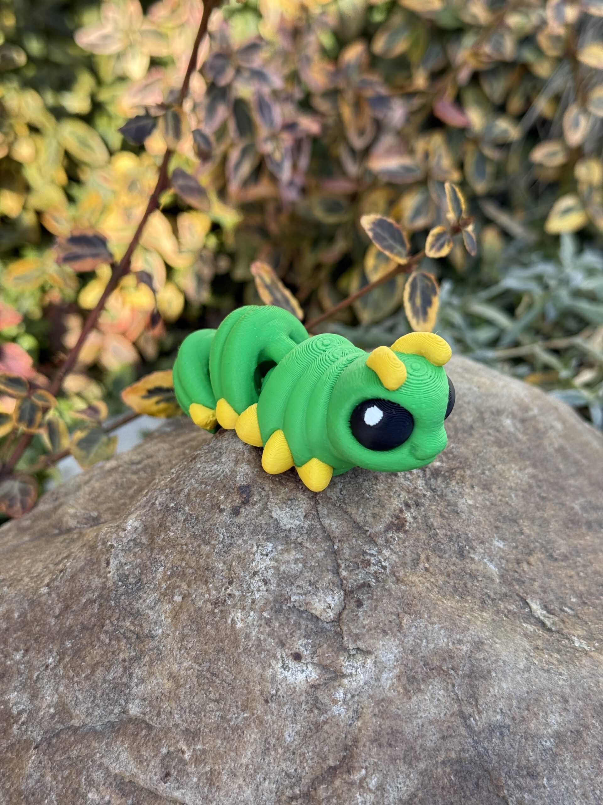 Gąsienica 3D – początek przemiany | mini figurka 3D z ruchomym tułowiem - obrazek 3