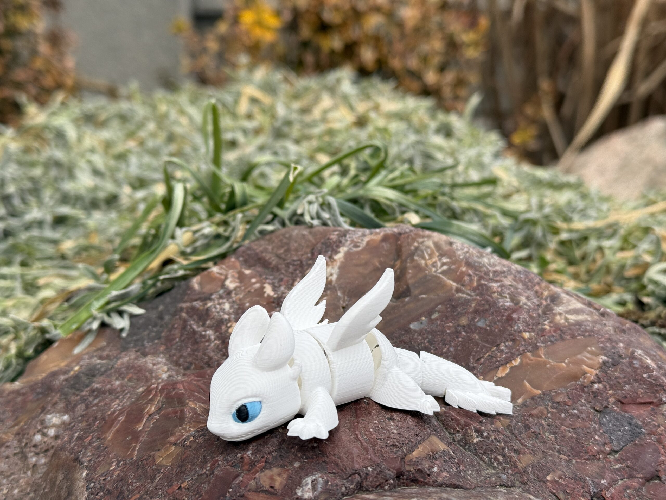 Biała Furia 3D – przegubowa figurka inspirowana „Jak wytresować smoka” - obrazek 6