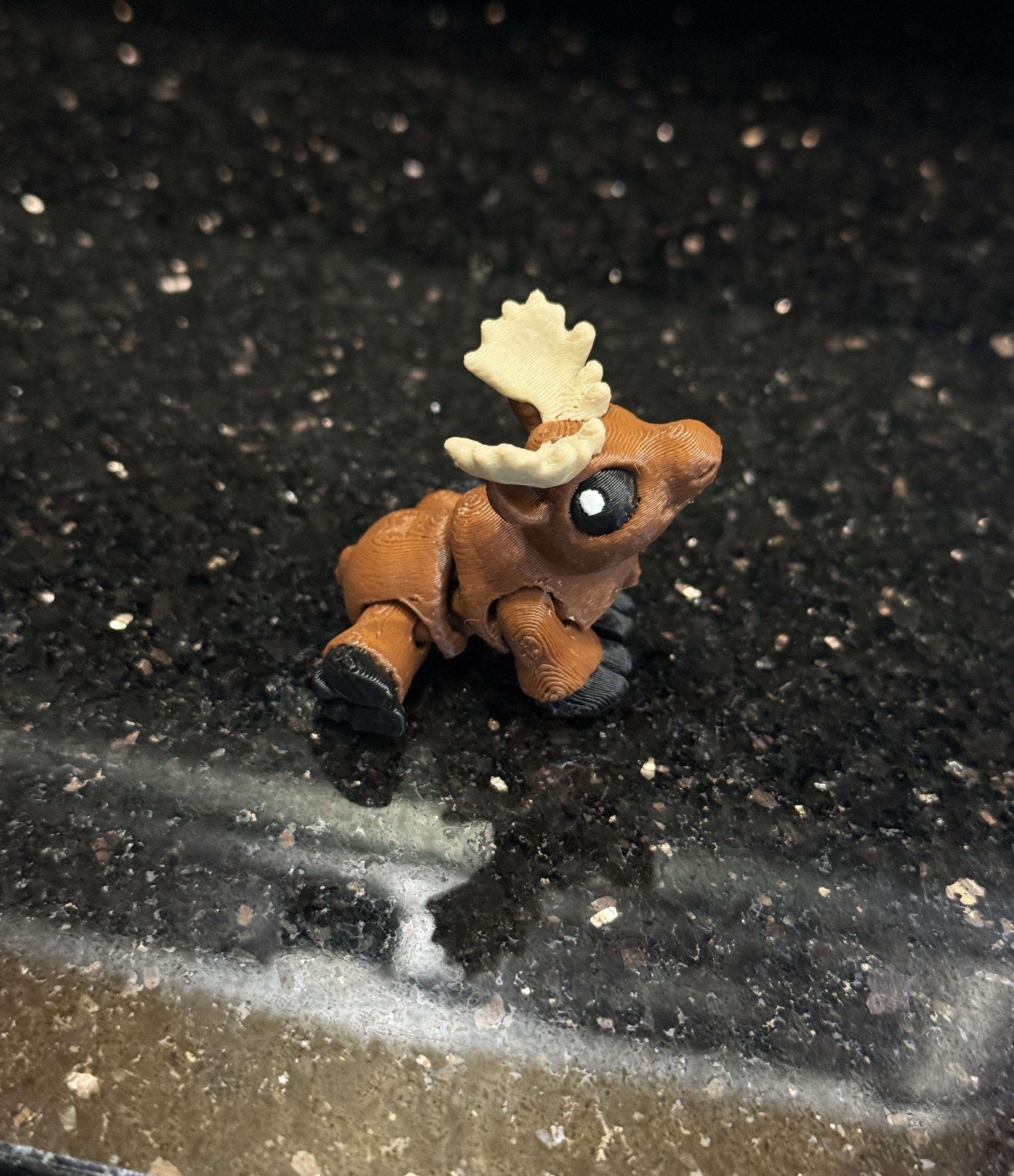 Słodki Łoś Minimals 3D – ruchoma mini figurka, kolekcja, zabawka - obrazek 6