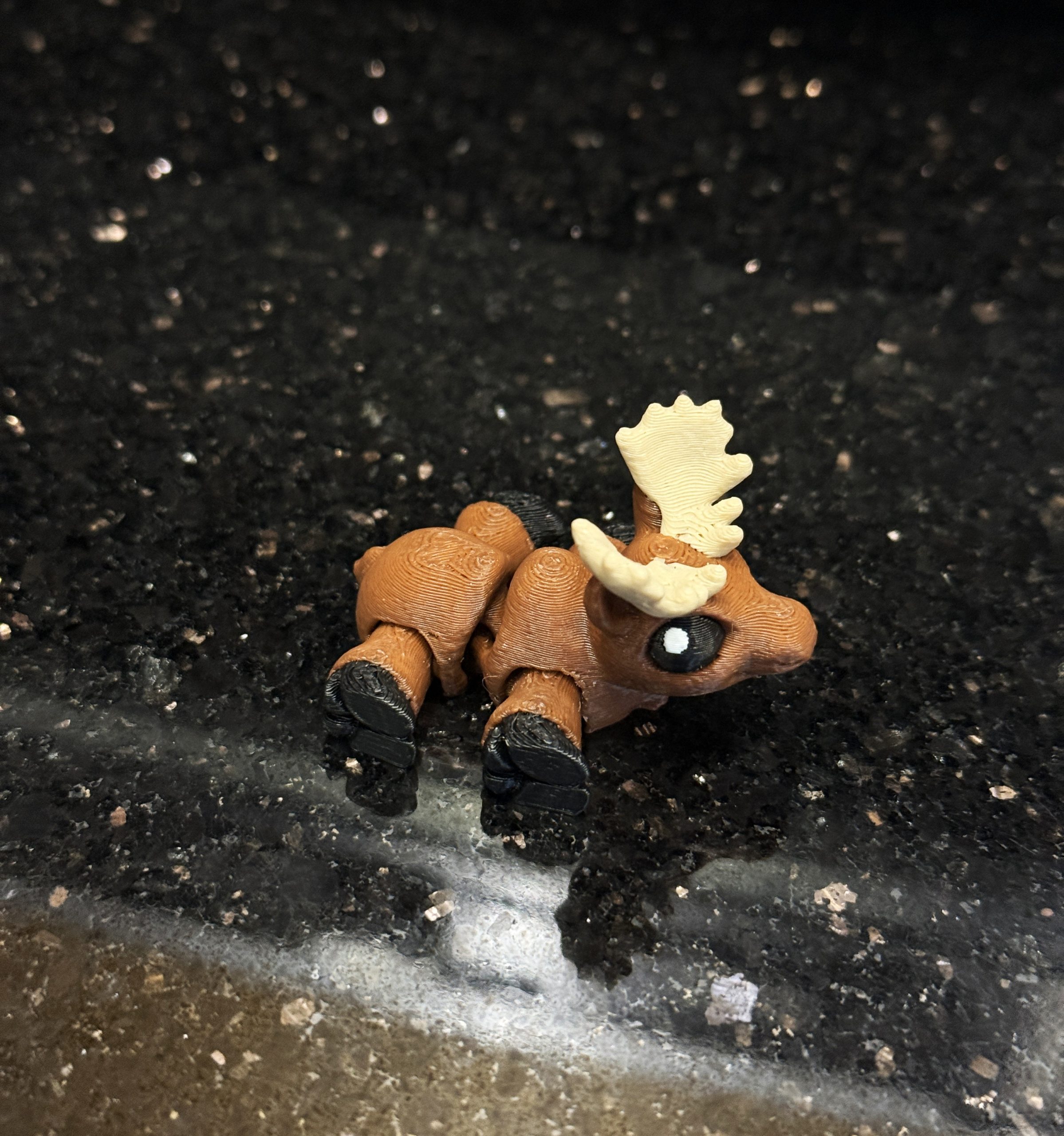 Słodki Łoś Minimals 3D – ruchoma mini figurka, kolekcja, zabawka - obrazek 7