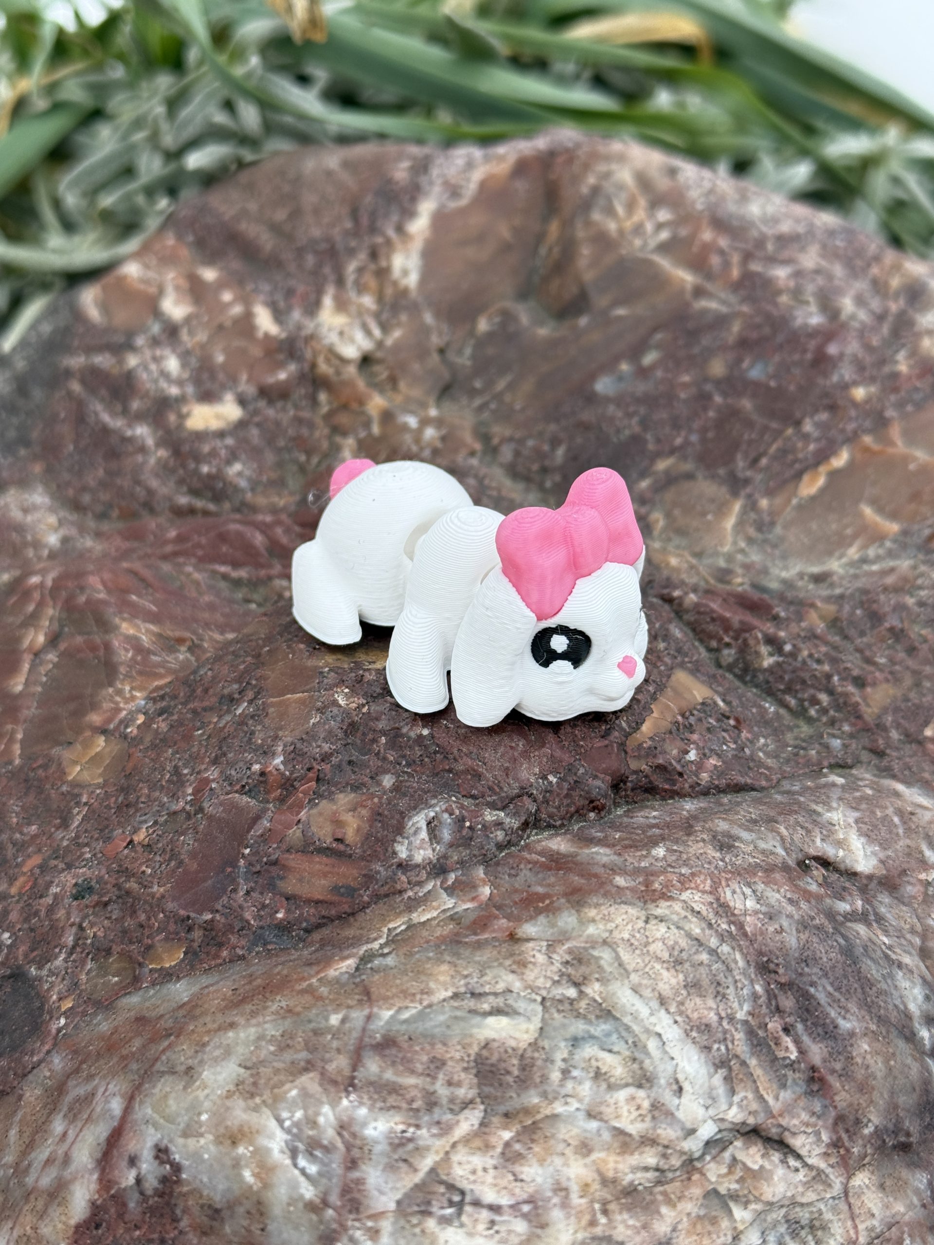 Słodki Króliczek Minimals 3D – ruchoma mini figurka z różową kokardką, kolekcja, zabawka - obrazek 9