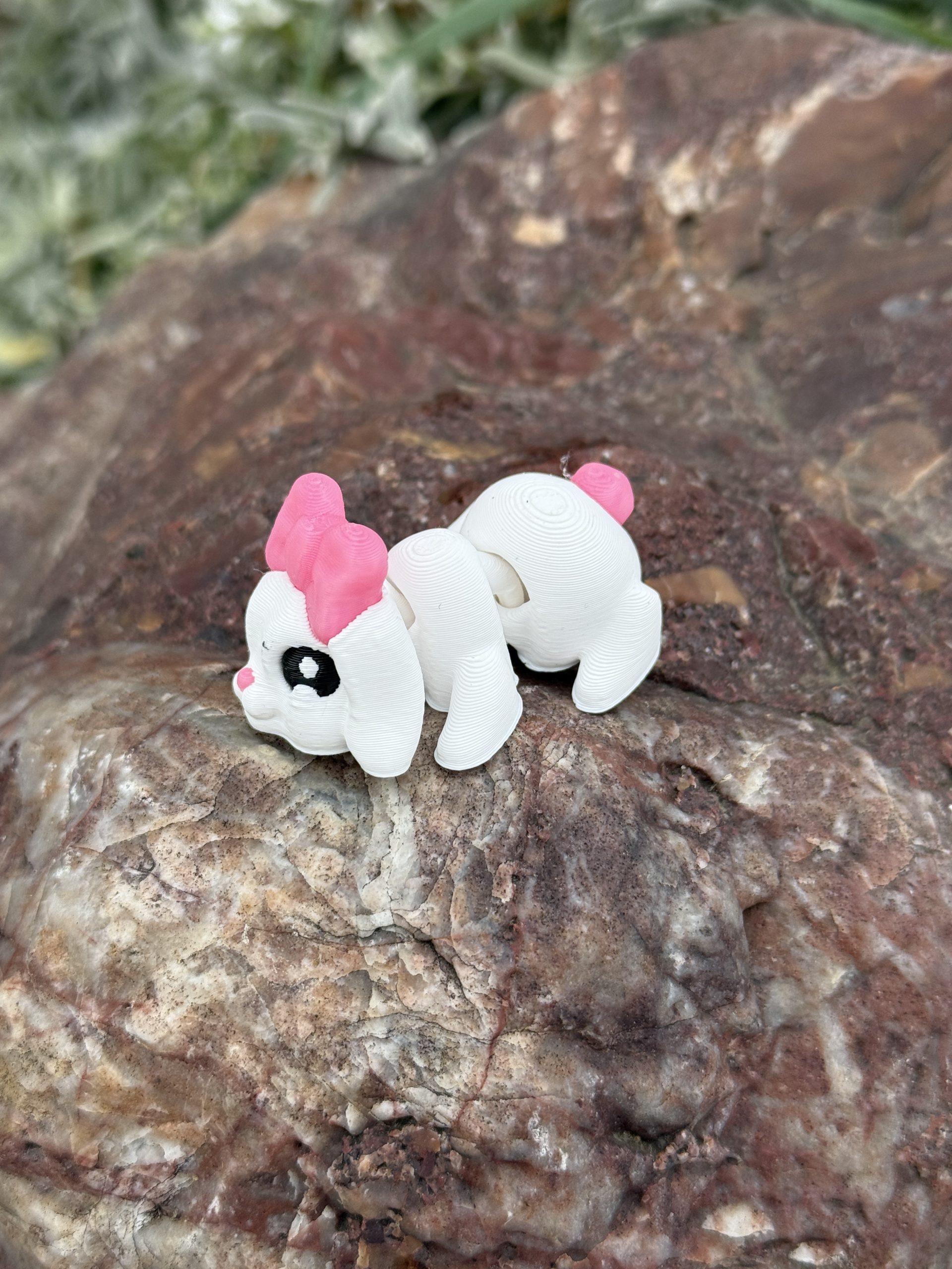 Słodki Króliczek Minimals 3D – ruchoma mini figurka z różową kokardką, kolekcja, zabawka - obrazek 10