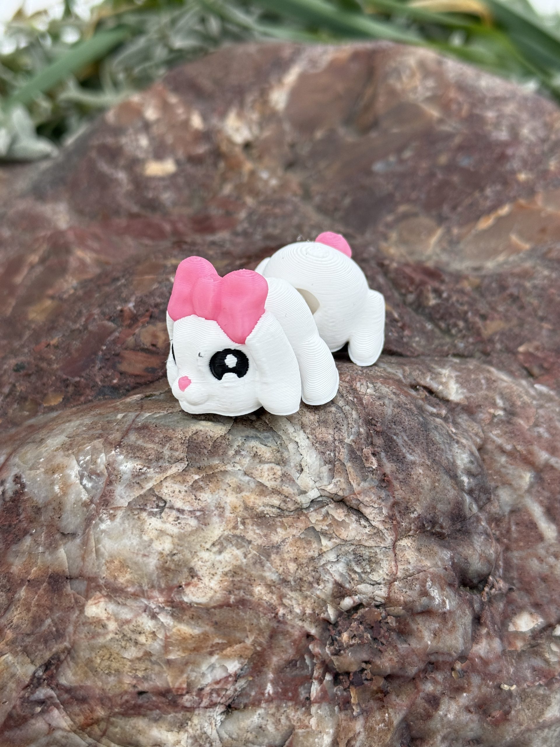 Słodki Króliczek Minimals 3D – ruchoma mini figurka z różową kokardką, kolekcja, zabawka - obrazek 11