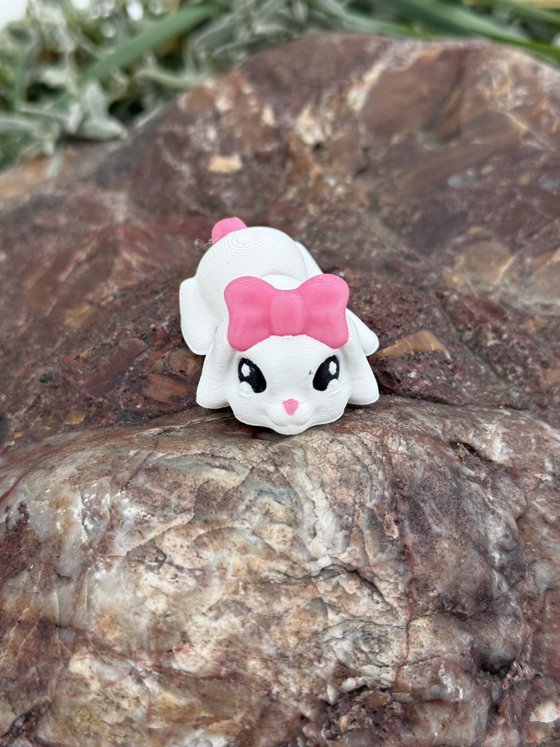 Słodki Króliczek Minimals 3D – ruchoma mini figurka z różową kokardką, kolekcja, zabawka - obrazek 12