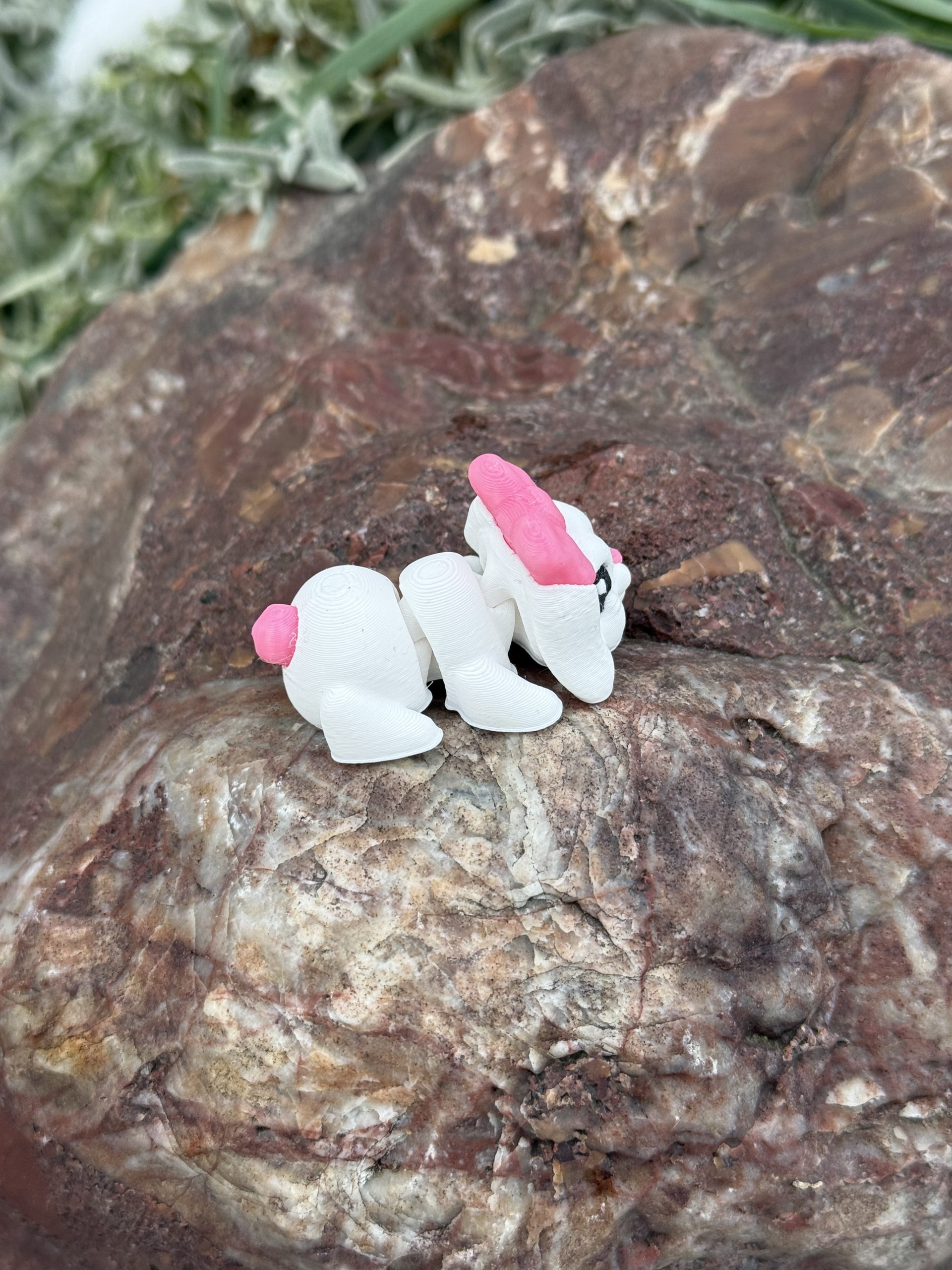 Słodki Króliczek Minimals 3D – ruchoma mini figurka z różową kokardką, kolekcja, zabawka - obrazek 14