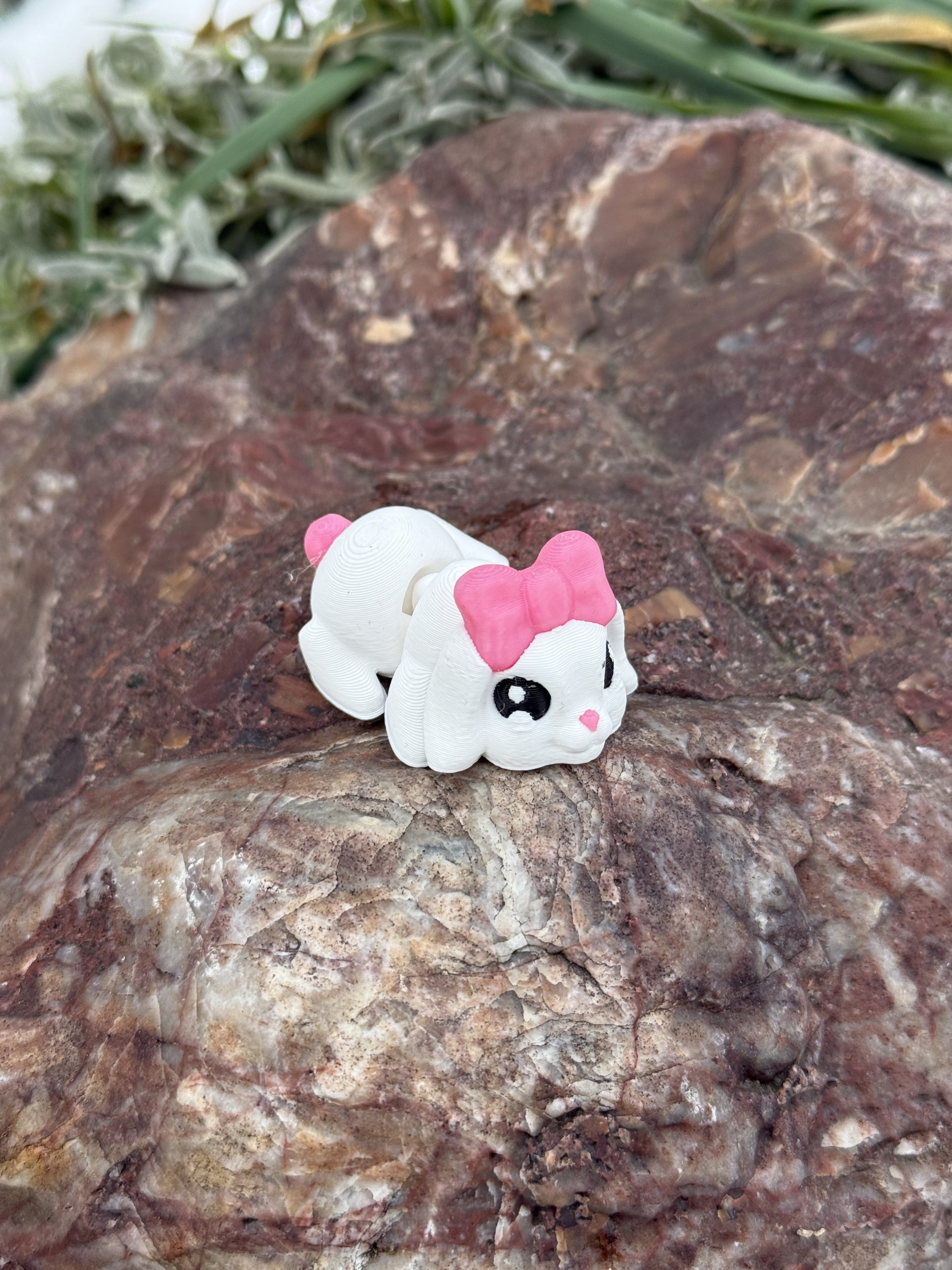 Słodki Króliczek Minimals 3D – ruchoma mini figurka z różową kokardką, kolekcja, zabawka - obrazek 15