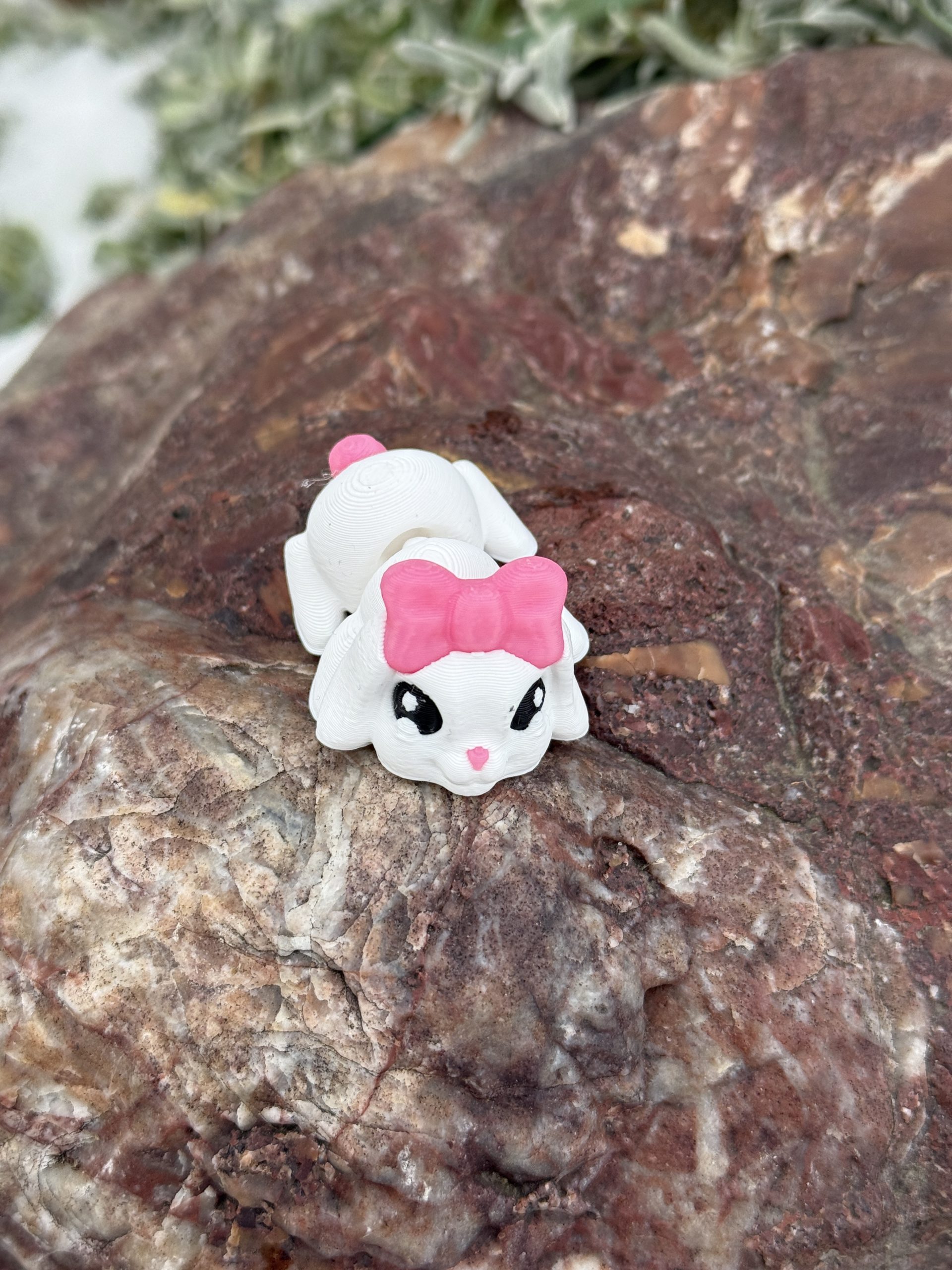Słodki Króliczek Minimals 3D – ruchoma mini figurka z różową kokardką, kolekcja, zabawka - obrazek 16