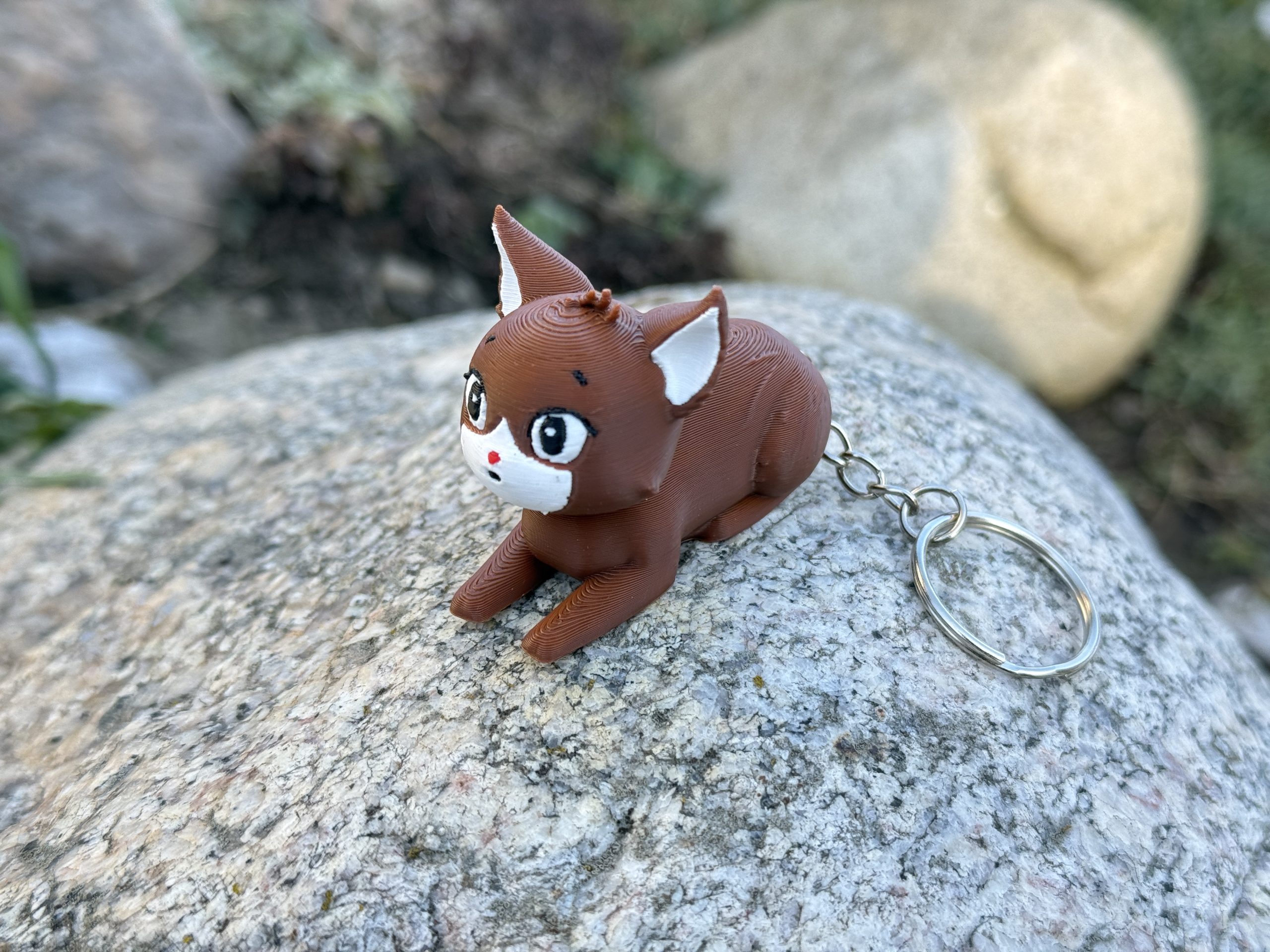 Kotek, kot leżący na brzuchu 3D – brelok mini figurka, zabawka, prezent - obrazek 7