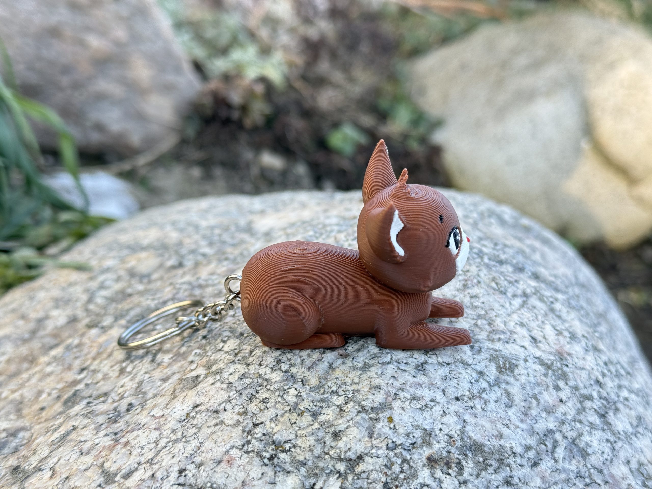 Kotek, kot leżący na brzuchu 3D – brelok mini figurka, zabawka, prezent - obrazek 9