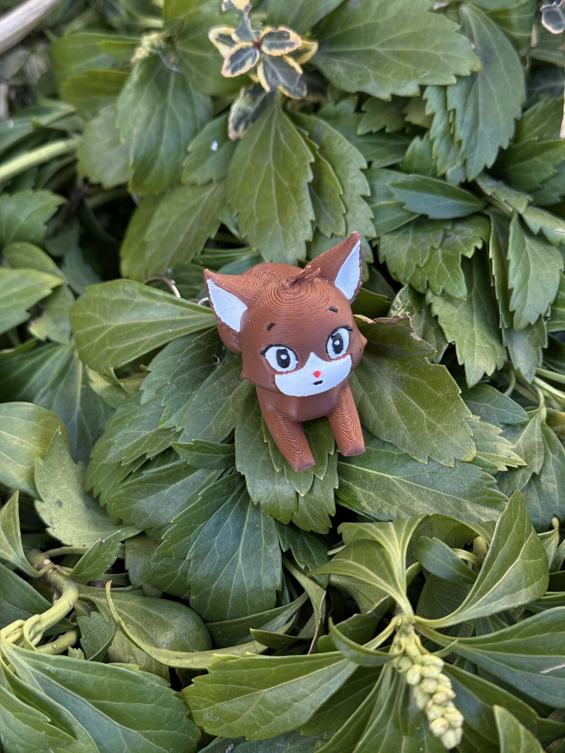 Kotek, kot leżący na brzuchu 3D – brelok mini figurka, zabawka, prezent - obrazek 13